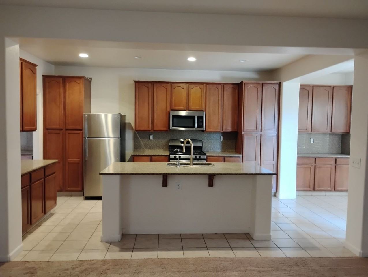 1261 Baxter Dr - Photo 4 of 8
