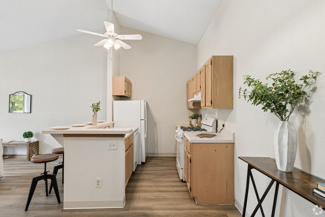 Southampton Apartments - Photo 7 of 30