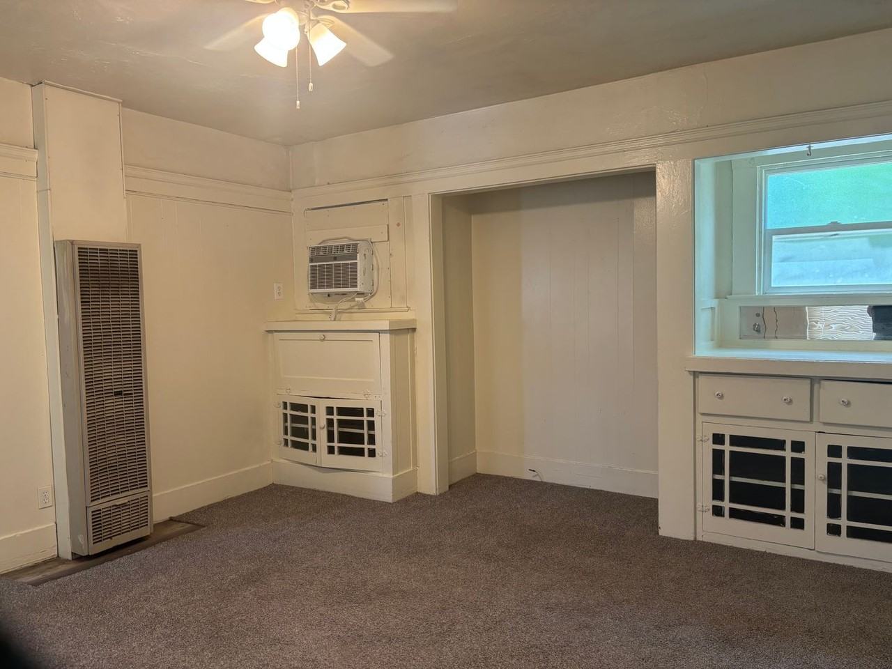 2087 N Marks Ave - Photo 5 of 10