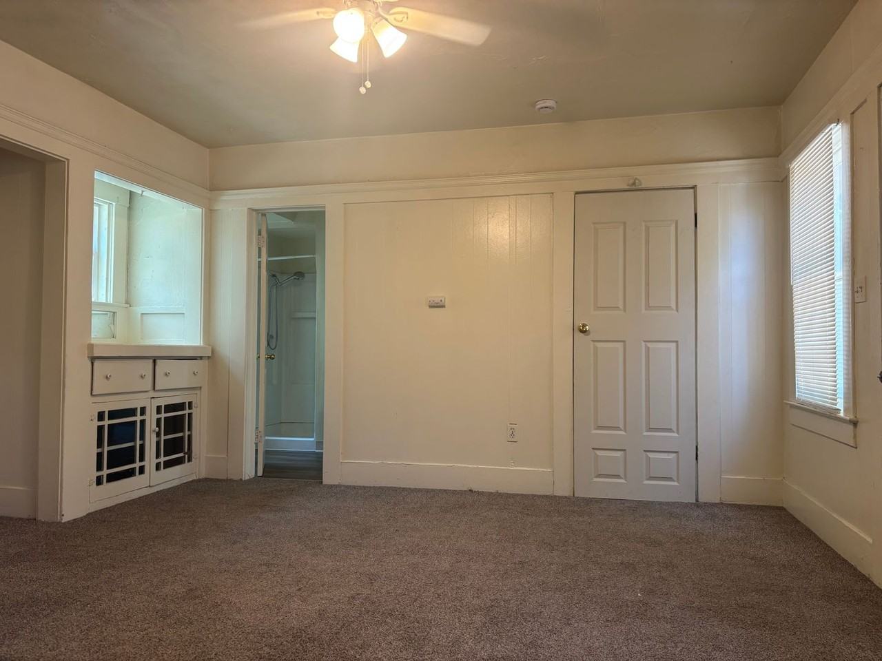 2087 N Marks Ave - Photo 6 of 10