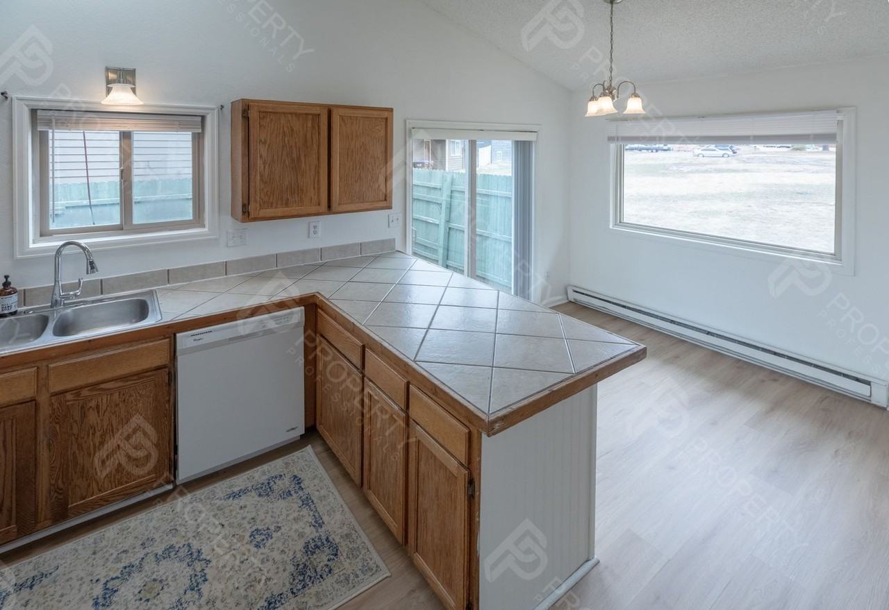 520 Wamsley Way - Photo 5 of 28