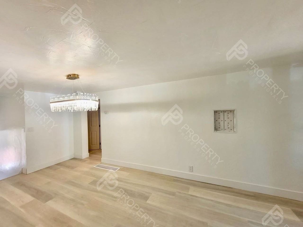 221 W 5th St - Photo 7 of 20