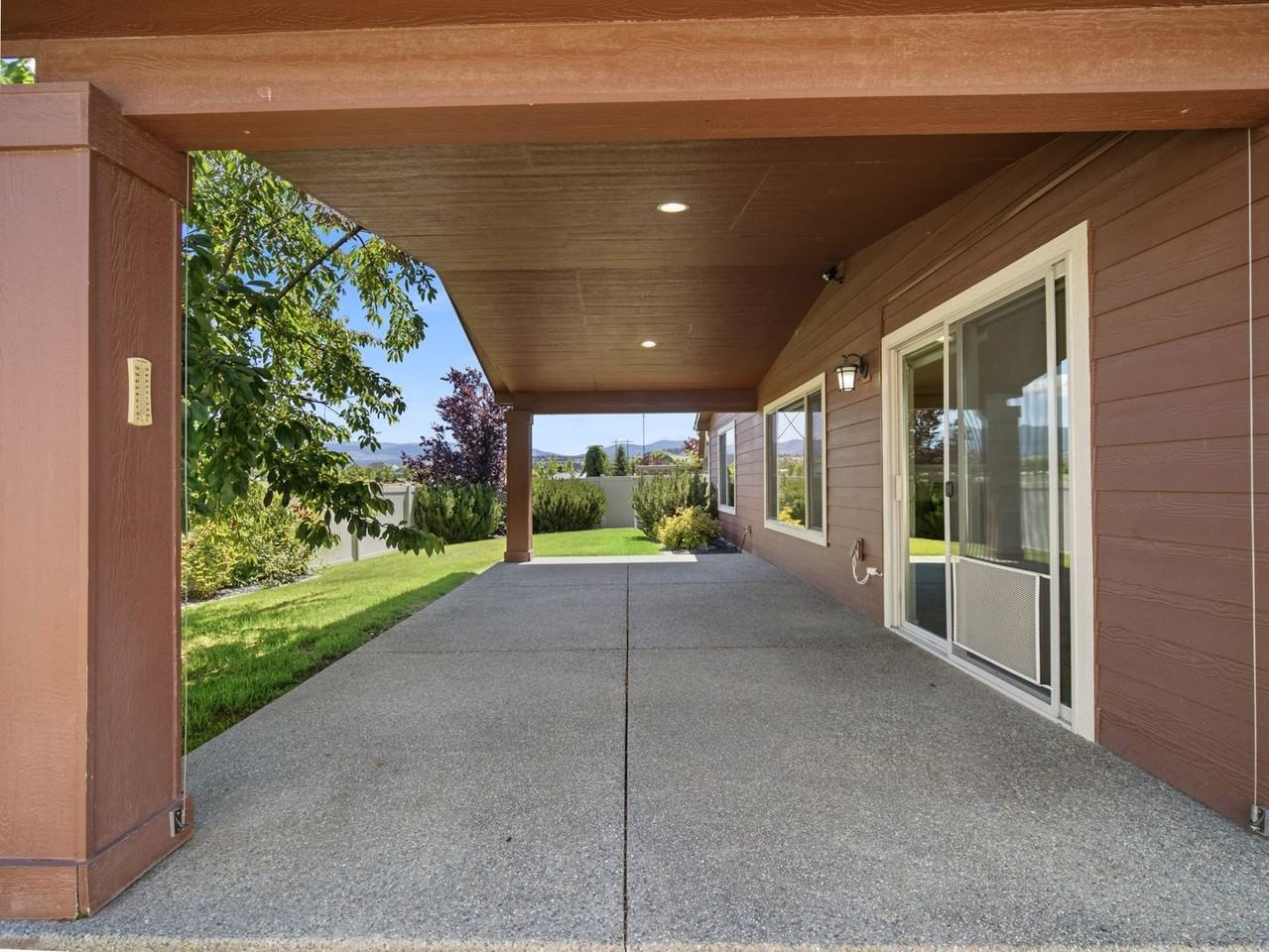 20119 E Glenbrook Ave - Photo 2 of 49
