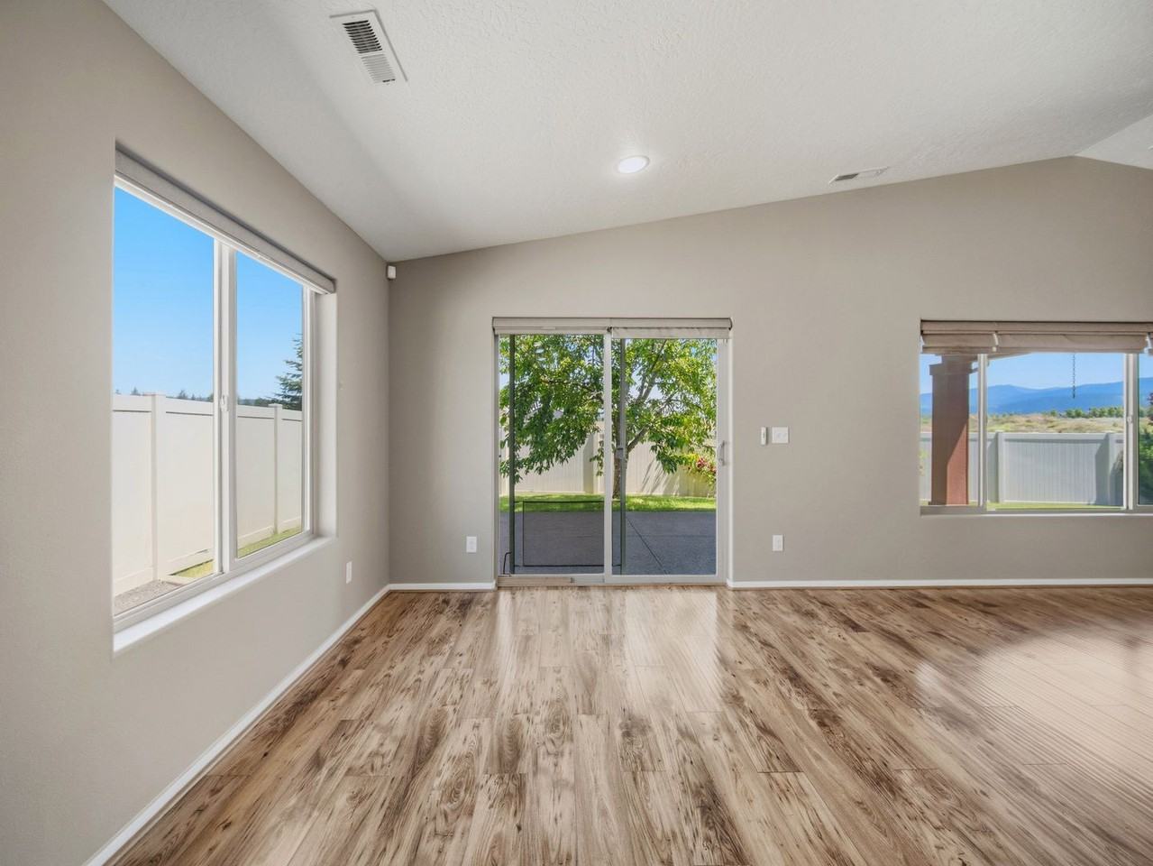 20119 E Glenbrook Ave - Photo 4 of 49