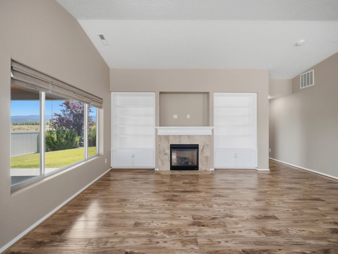 20119 E Glenbrook Ave - Photo 5 of 49