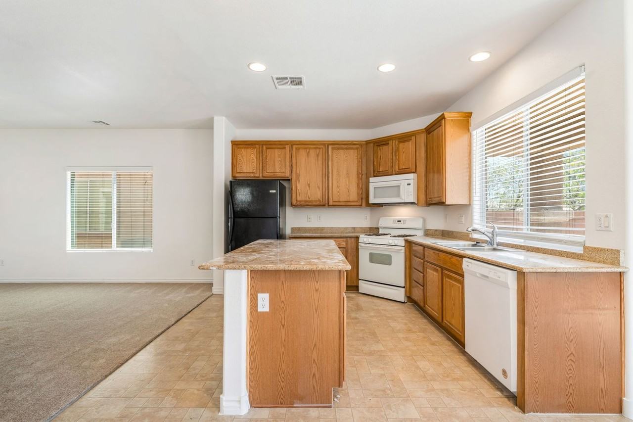 2621 Lazy Leopard Ct - Photo 7 of 25
