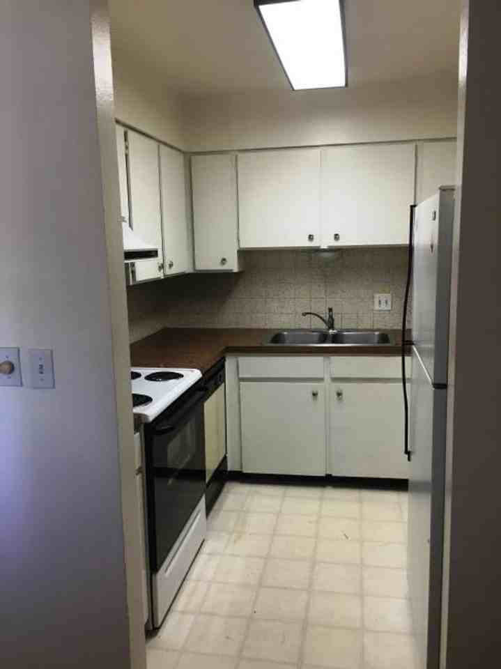 708 Delaware Ave - Photo 7 of 8