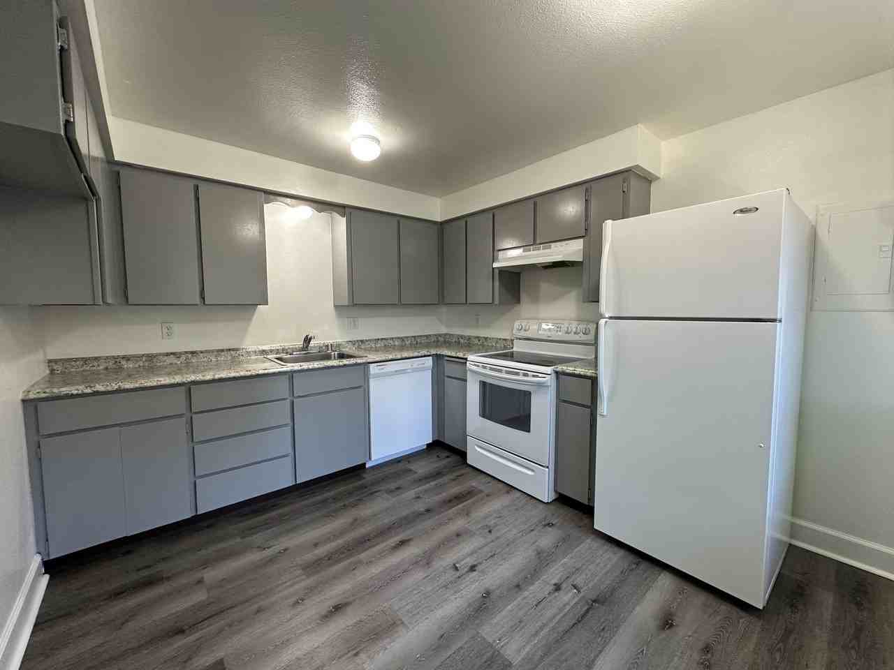 6330 6330 and 6336 N Crestline Street - Photo 3 of 15