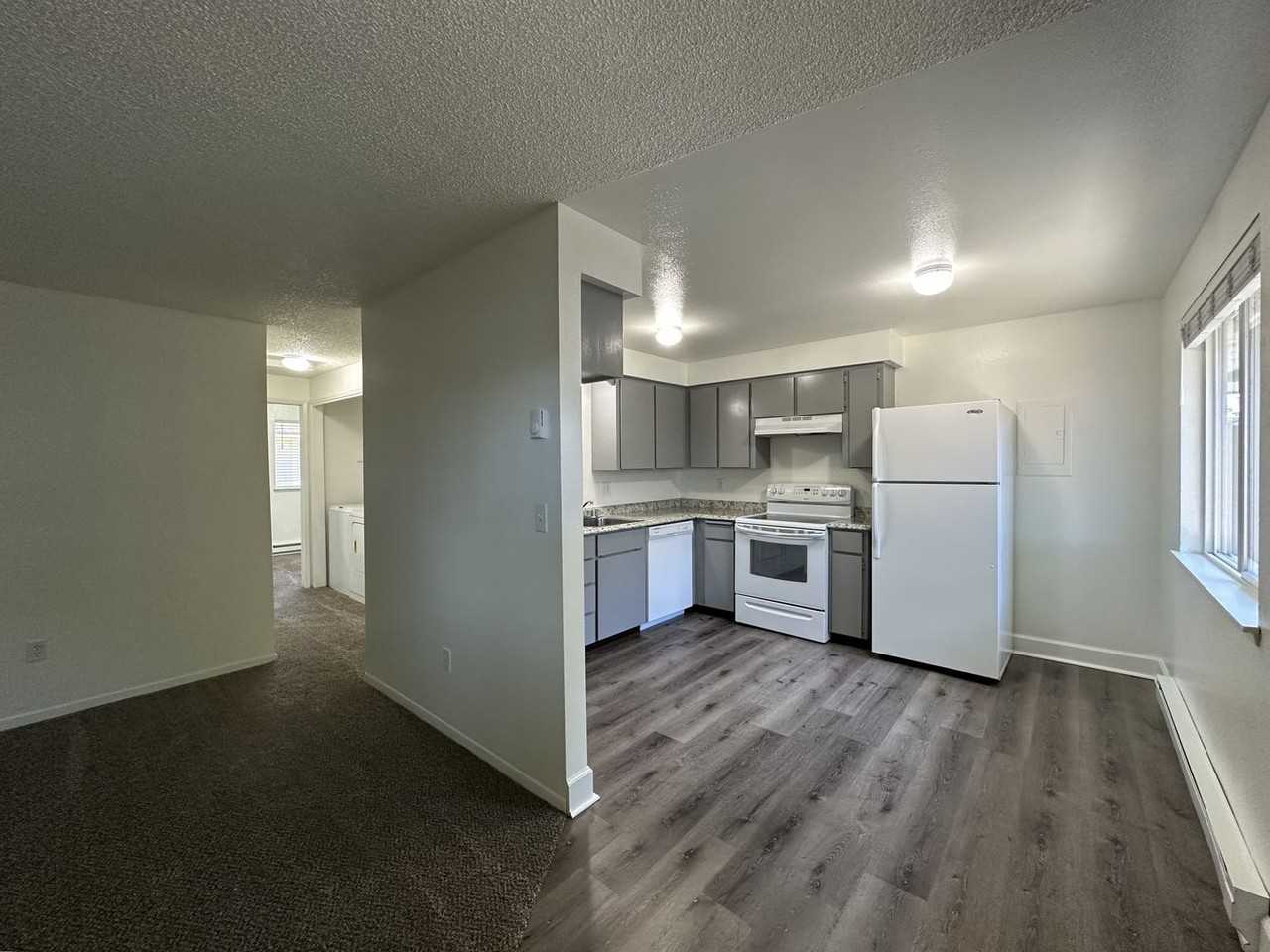 6330 6330 and 6336 N Crestline Street - Photo 4 of 15