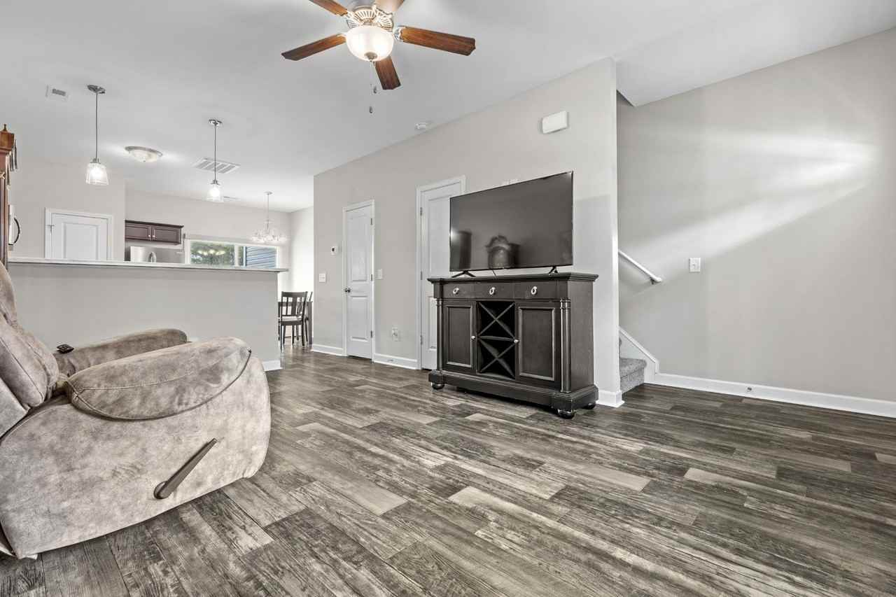 3 3 Jaydn Drive W - Photo 5 of 20