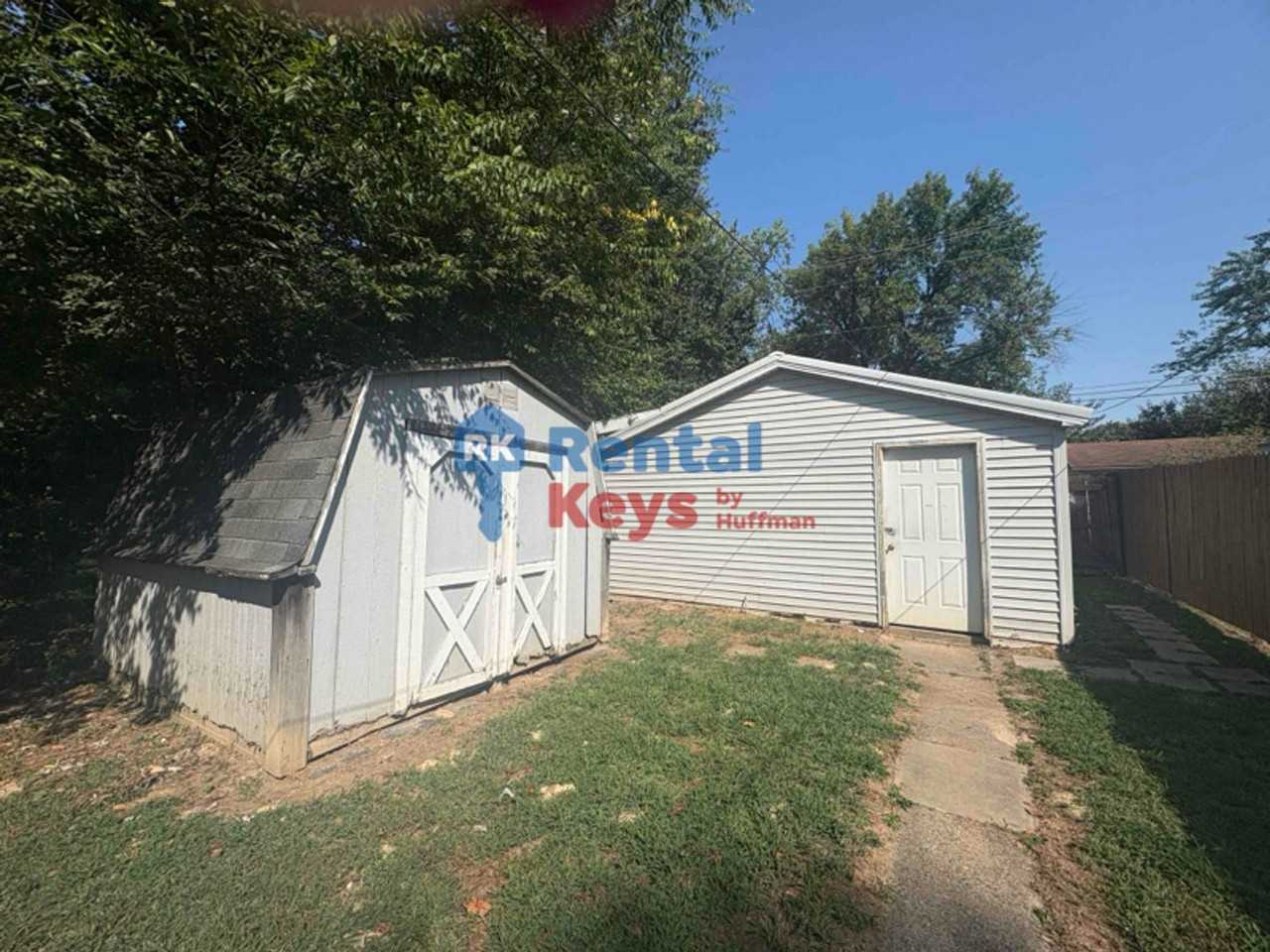 1418 Jackson Ave - Photo 3 of 17