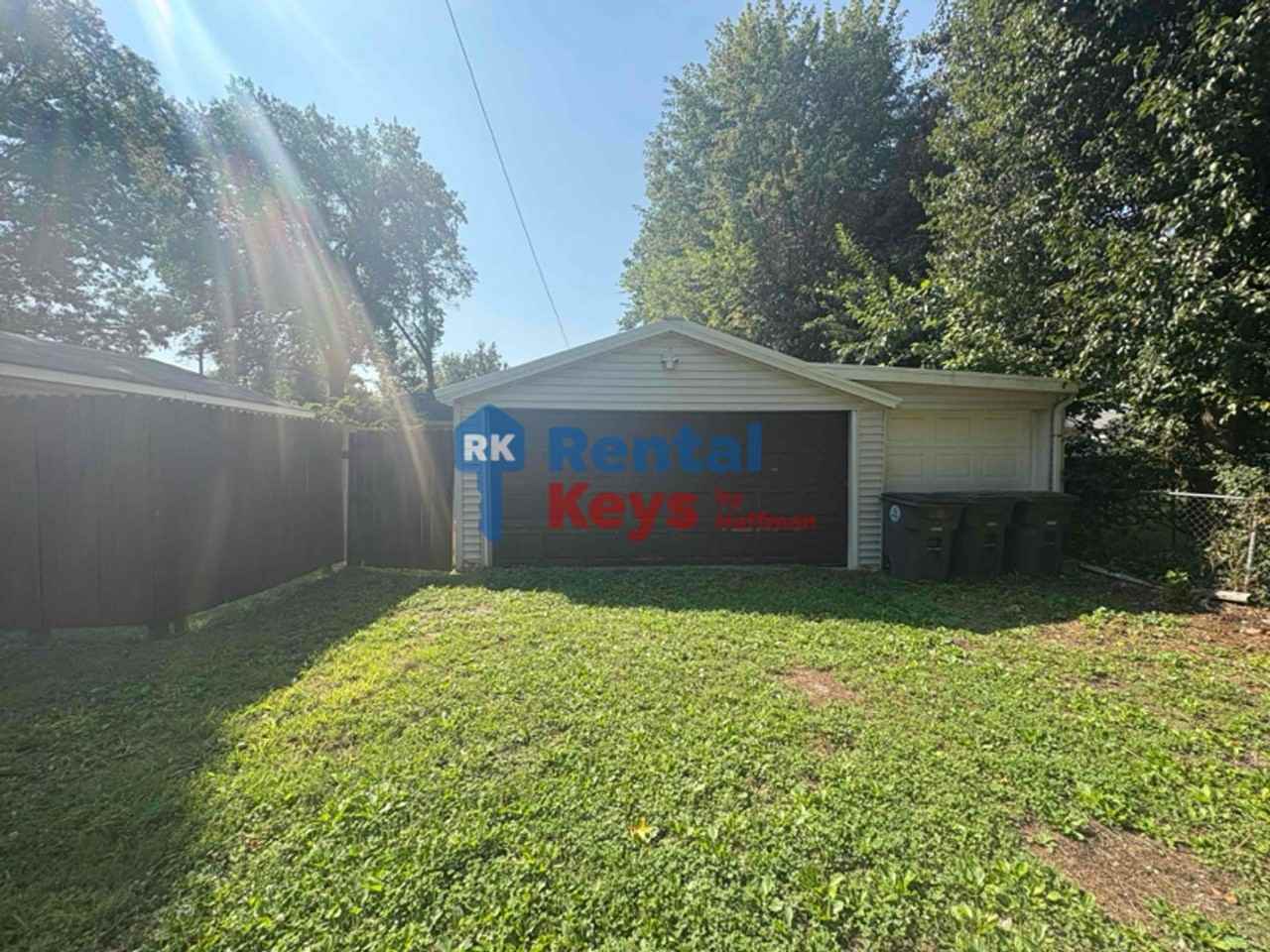 1418 Jackson Ave - Photo 5 of 17