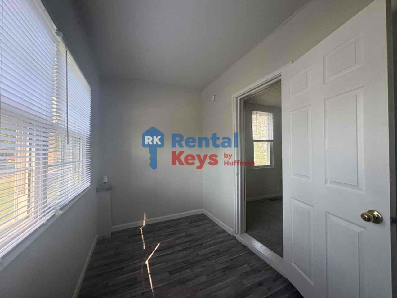 1418 Jackson Ave - Photo 6 of 17