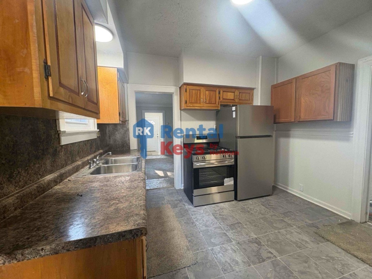 1418 Jackson Ave - Photo 6 of 17