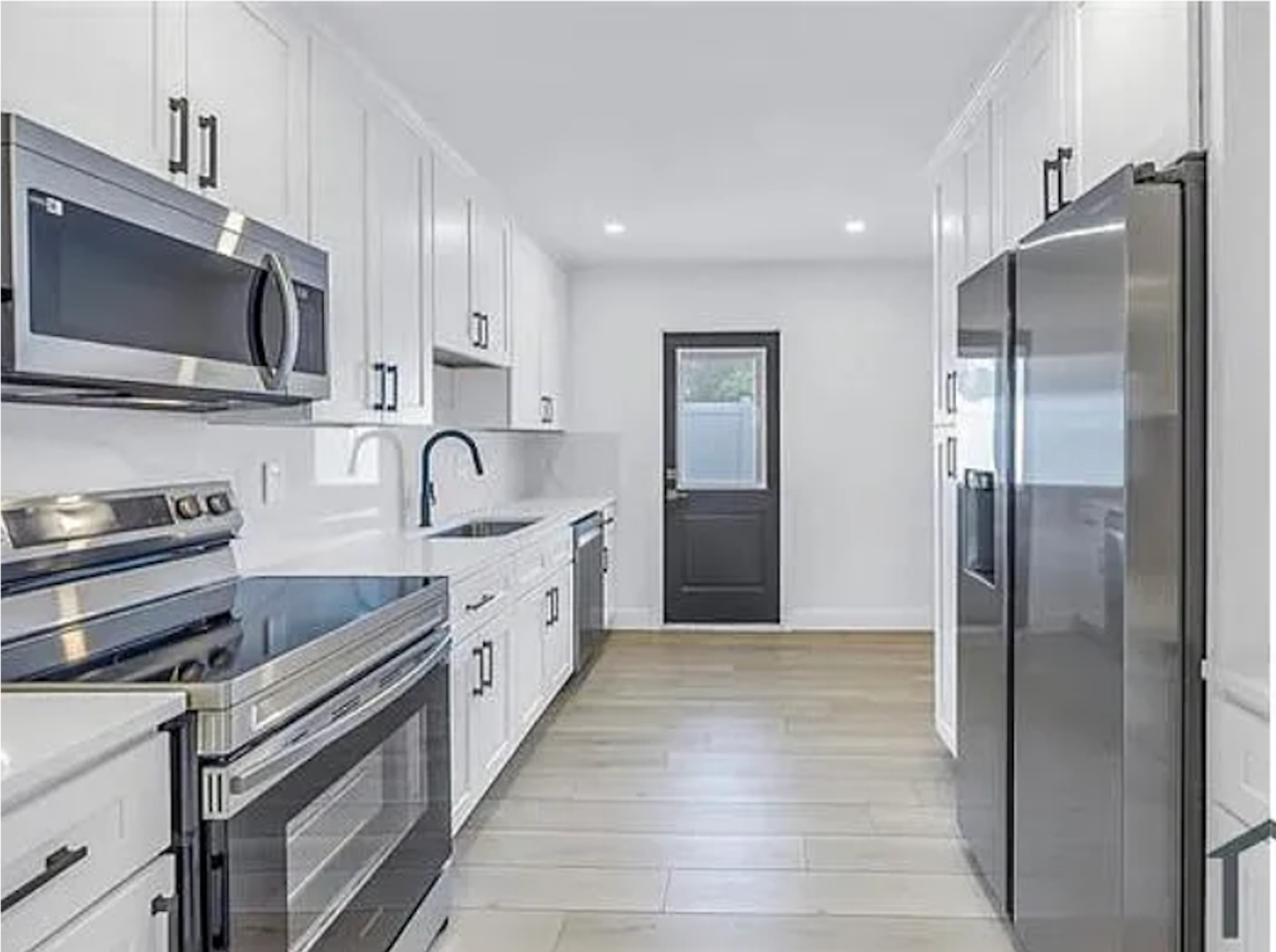 3009 W Binnicker Ave - Photo 2 of 6