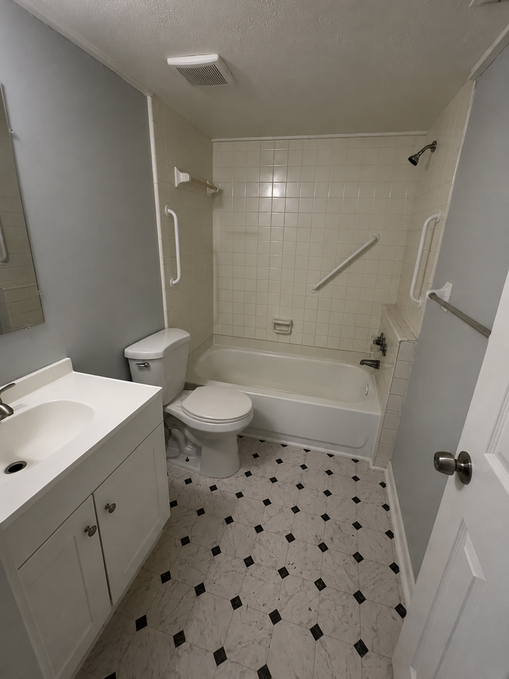 525 N Morgan Ave - Photo 4 of 5