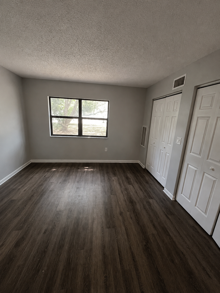 525 N Morgan Ave - Photo 5 of 5