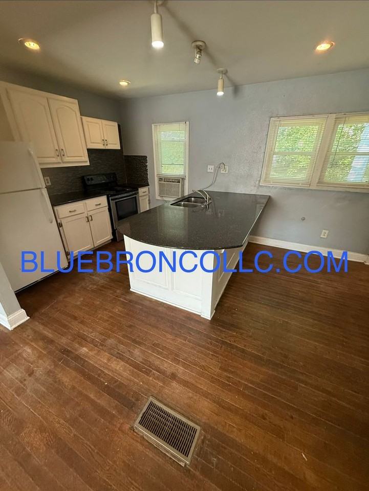 124 S Forest Ave - Photo 3 of 8