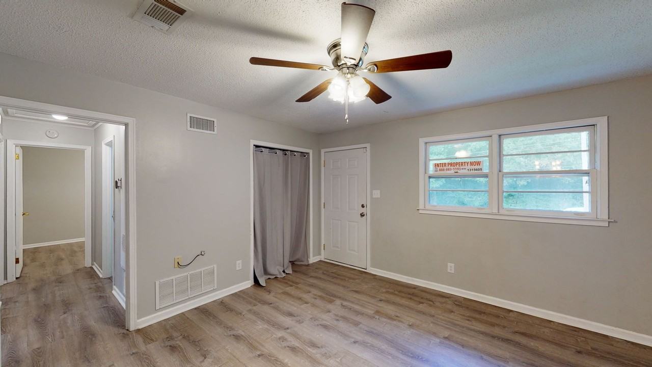 109 Sara Ln - Photo 2 of 24