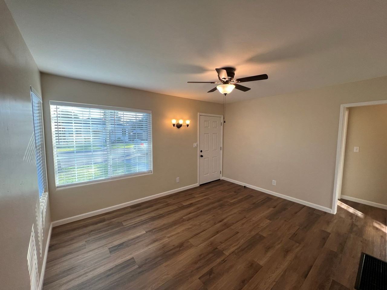 102 Village Rd - Photo 4 of 21