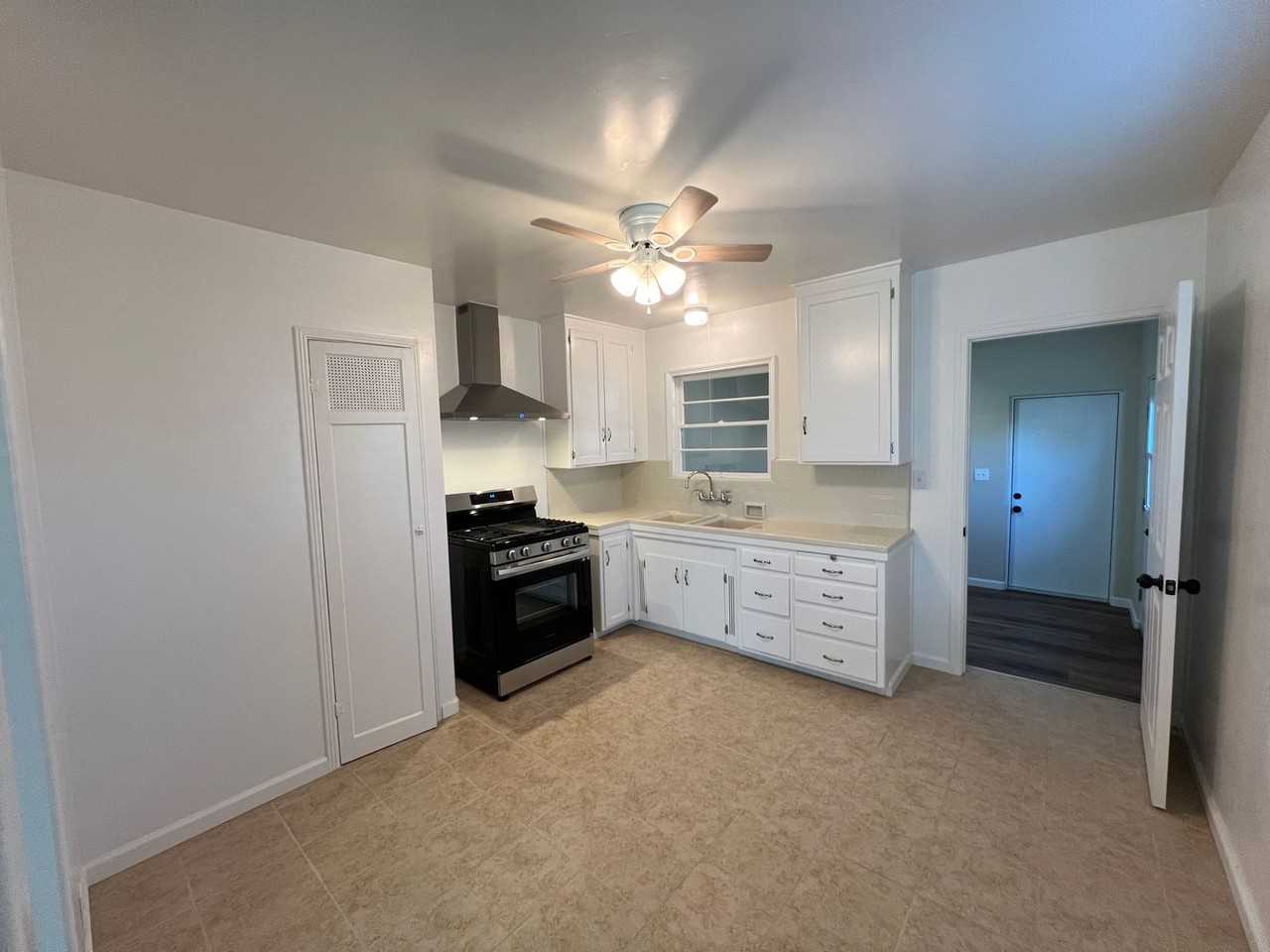 102 Village Rd - Photo 6 of 21