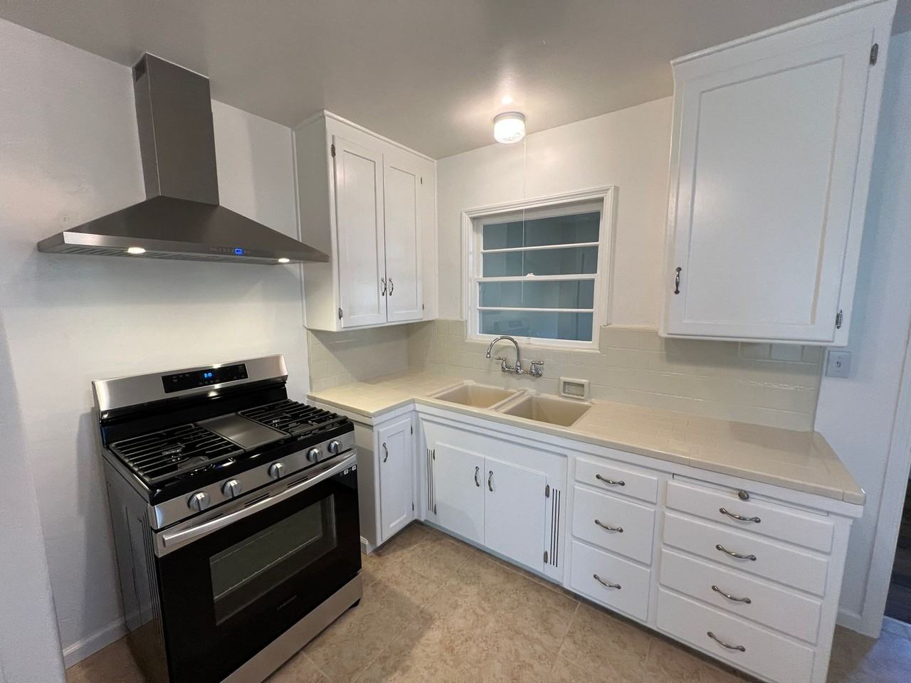 102 Village Rd - Photo 7 of 21