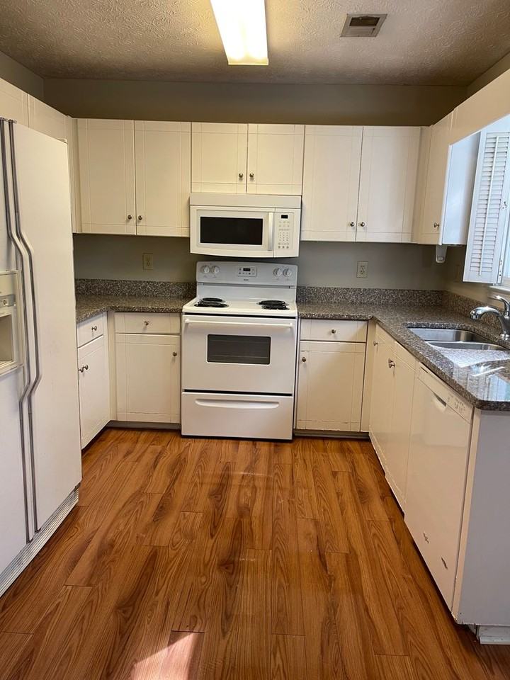130 Beth Ct - Photo 3 of 15
