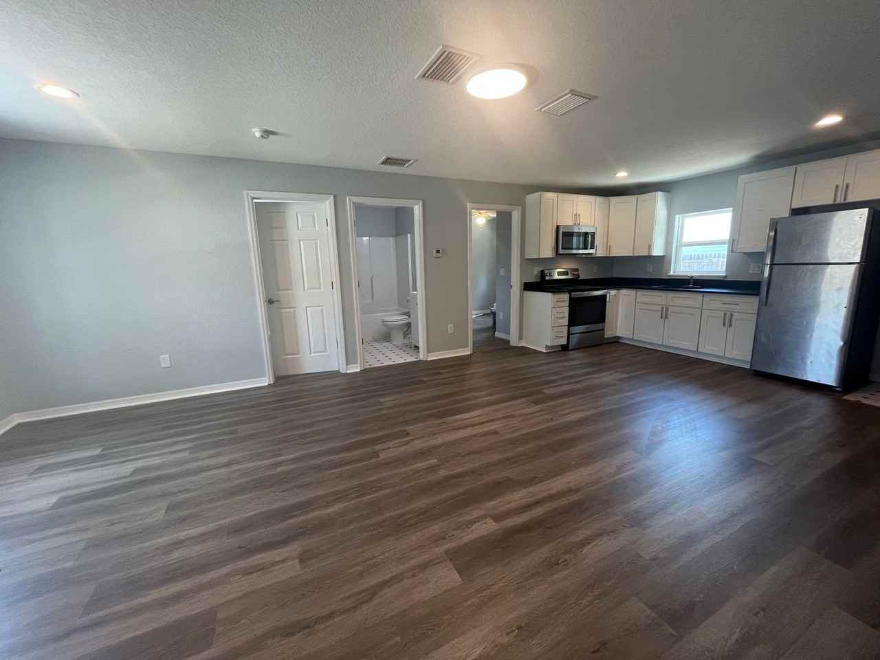5304 16th St - Photo 4 of 9