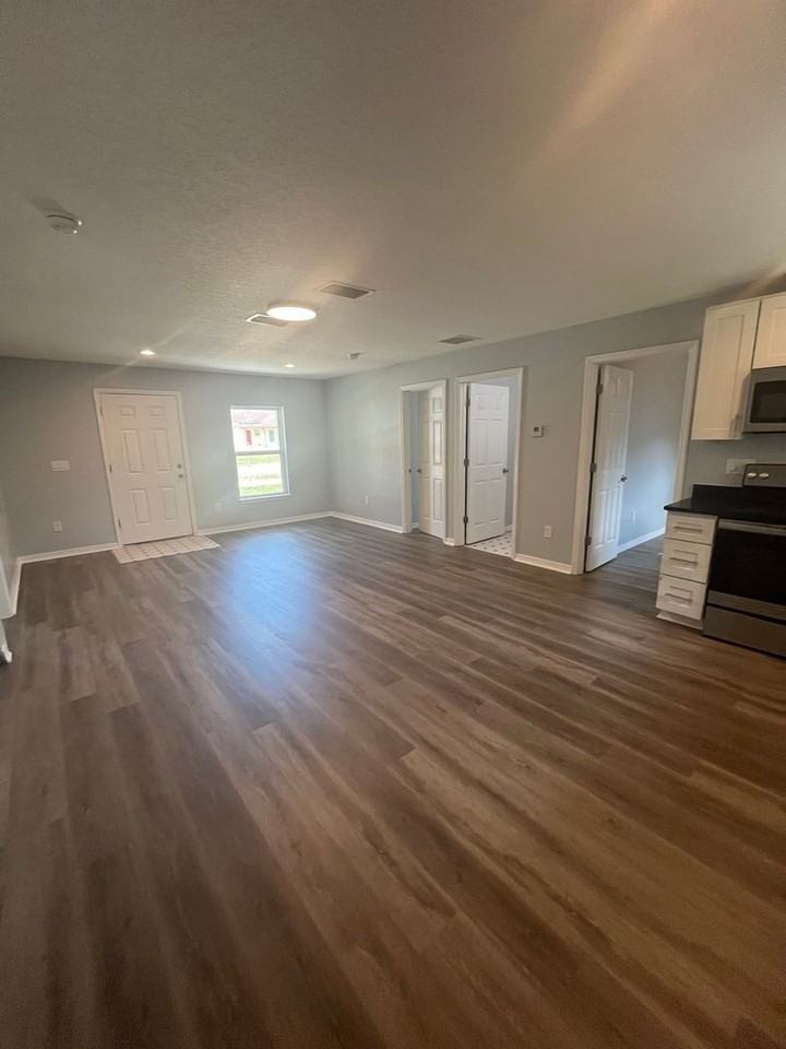 5304 16th St - Photo 5 of 9