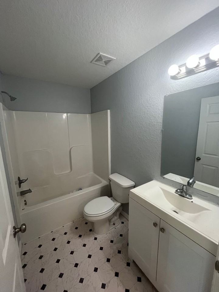 5304 16th St - Photo 6 of 9