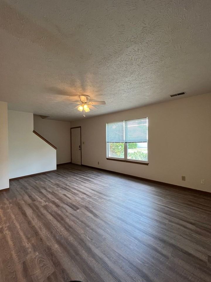 1001 Fannon Dr - Photo 4 of 39