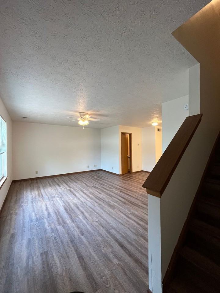 1001 Fannon Dr - Photo 6 of 39