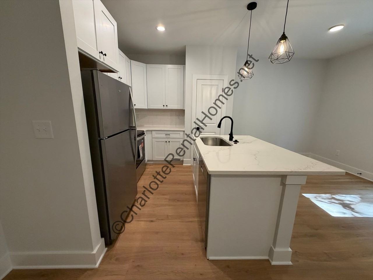 2144 Hartford Dr - Photo 4 of 13