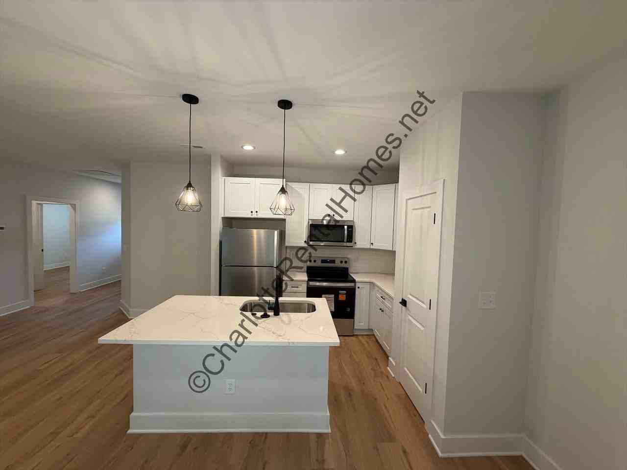 2144 Hartford Dr - Photo 5 of 13