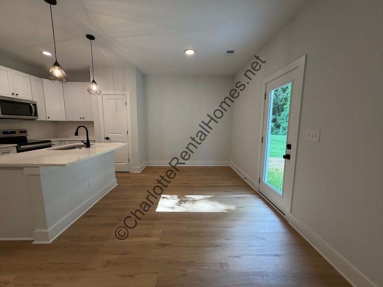 2144 Hartford Dr - Photo 6 of 13