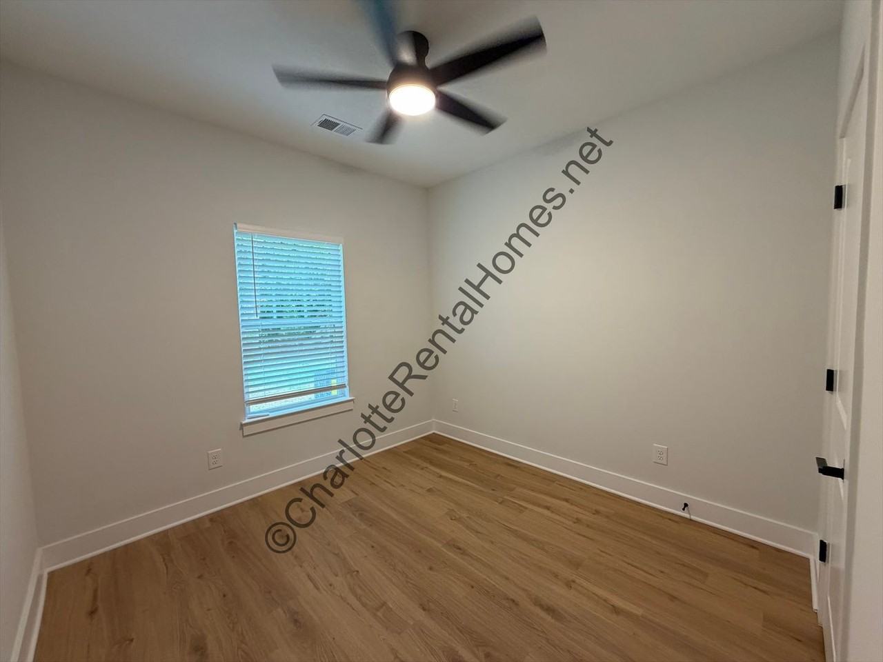 2144 Hartford Dr - Photo 7 of 13