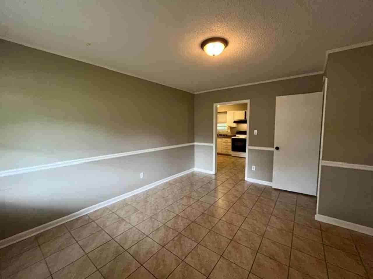 7813 Brentwood Dr - Photo 2 of 10