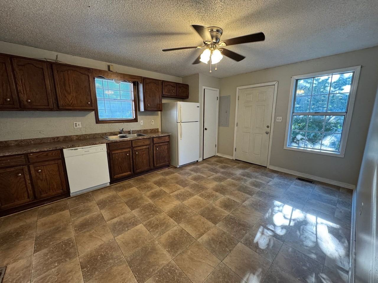 509 Church St - Photo 4 of 12