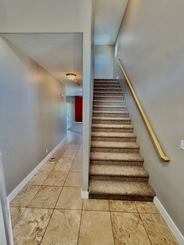 2741 N Garden Dr - Photo 2 of 30