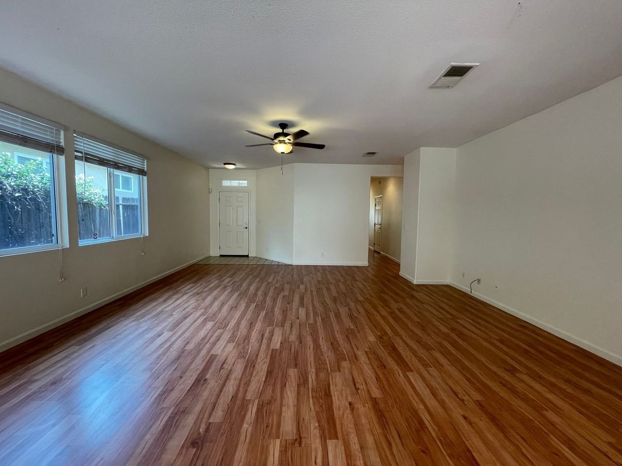 3976 Anastasia Ln - Photo 4 of 23