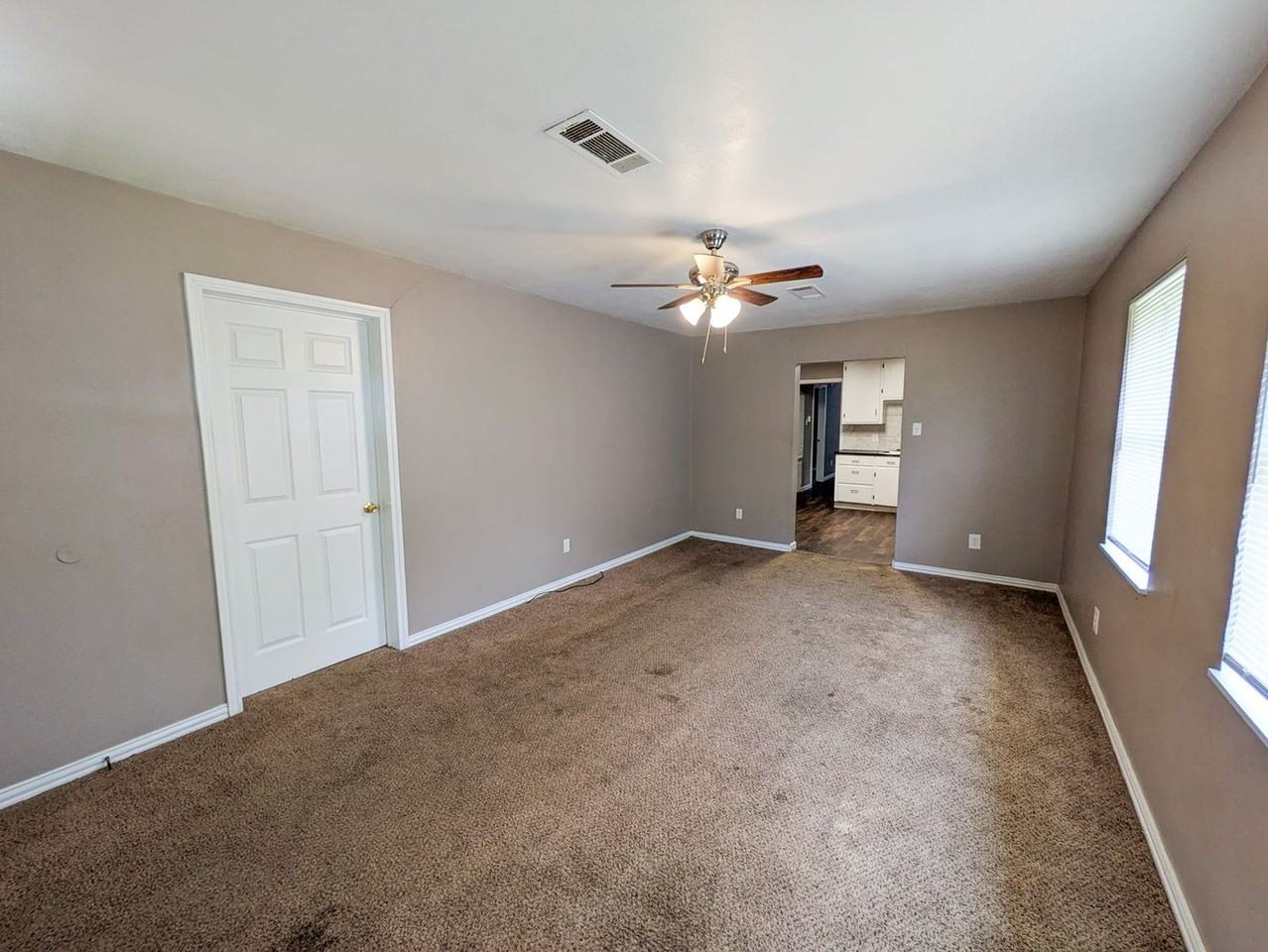 1624 Franklin Ave - Photo 4 of 19
