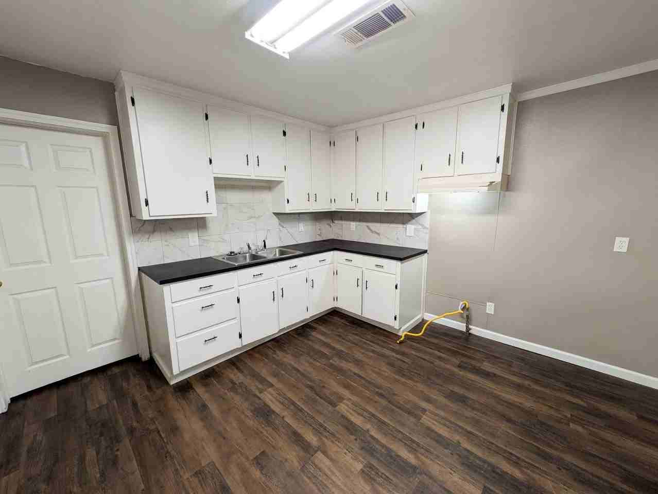 1624 Franklin Ave - Photo 5 of 19