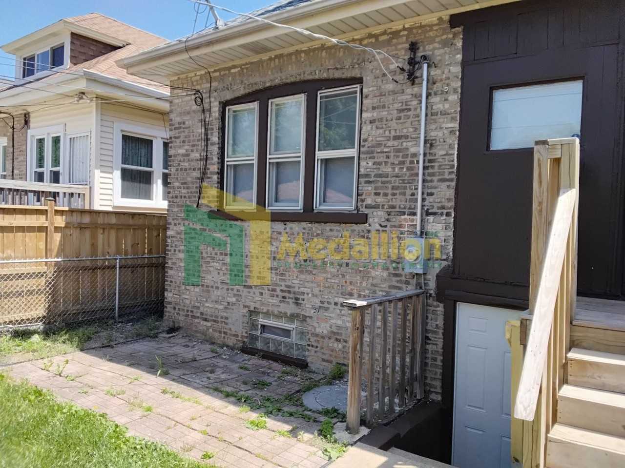 9418 S Ada St - Photo 4 of 39