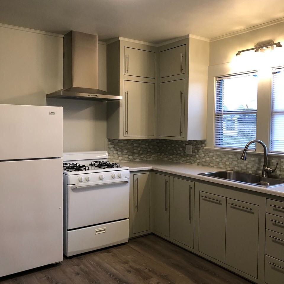 3320 Pine St - Photo 5 of 14