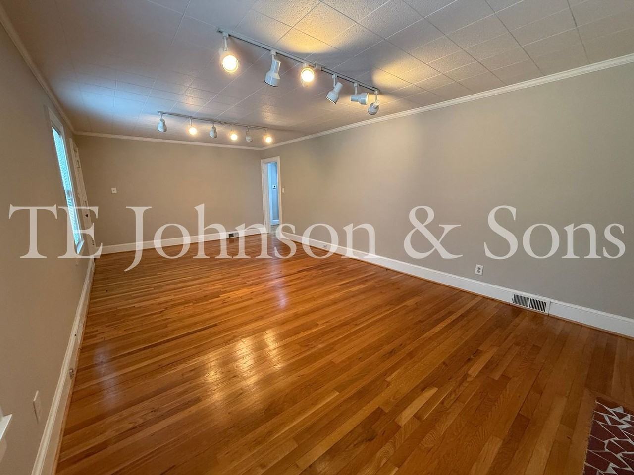 5535 Robinhood Rd - Photo 4 of 45