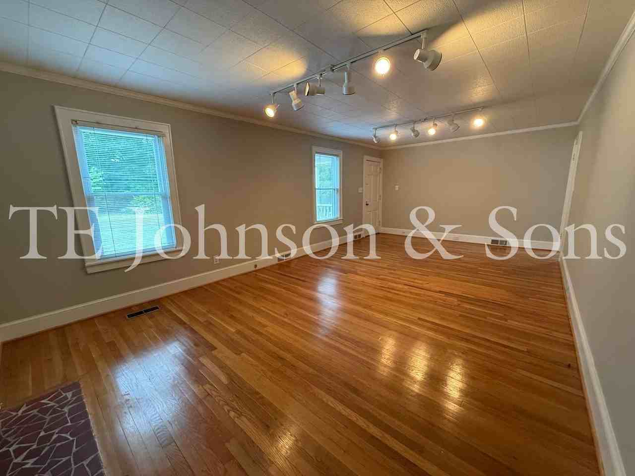 5535 Robinhood Rd - Photo 5 of 45