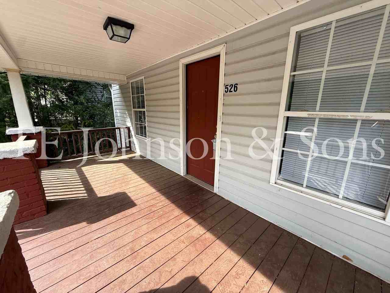 526 Chandler St - Photo 4 of 32