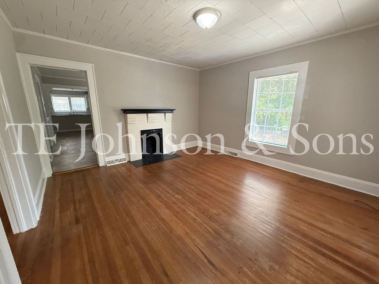 526 Chandler St - Photo 6 of 32