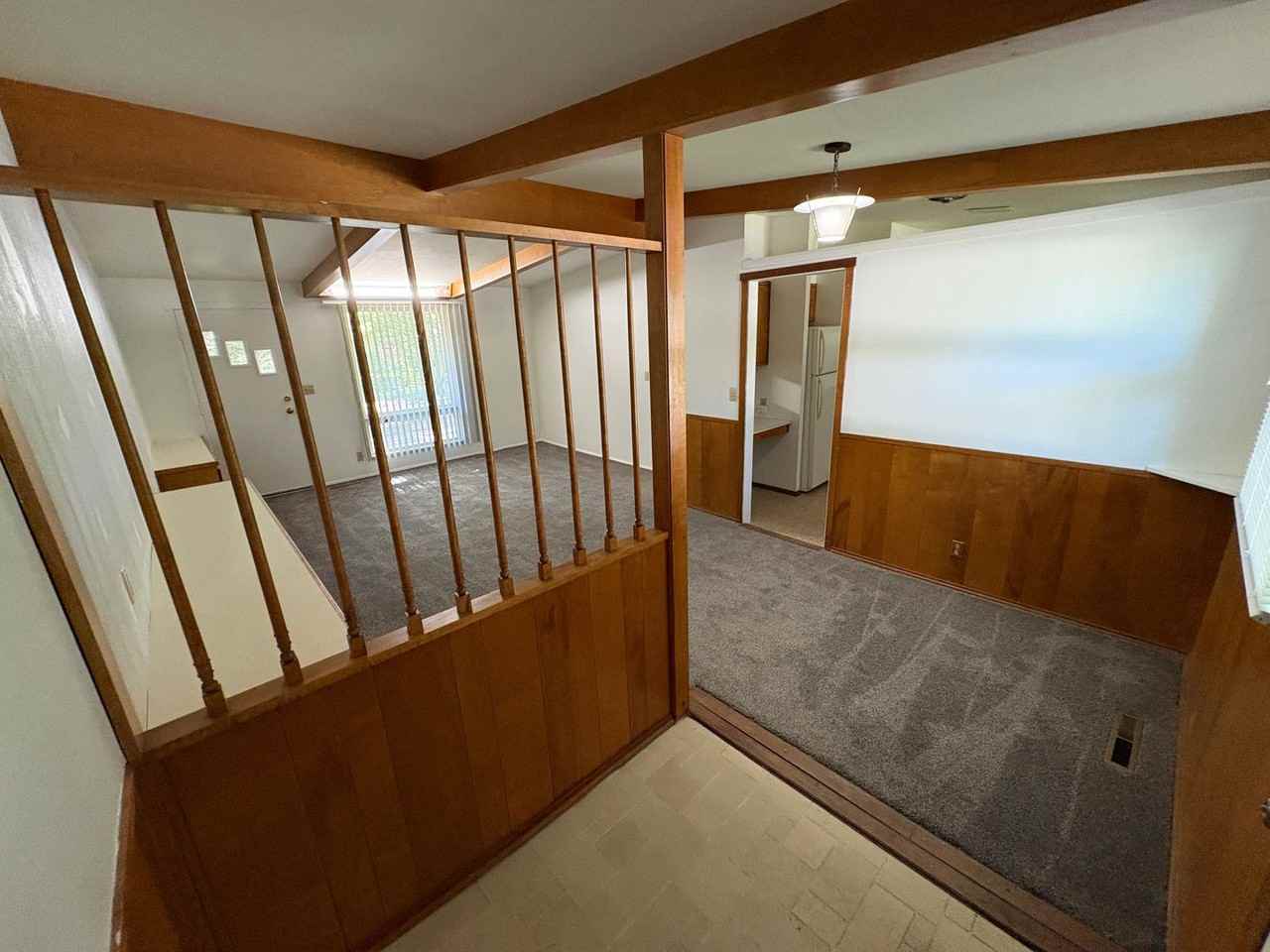 632 Eastborough Ln - Photo 7 of 26