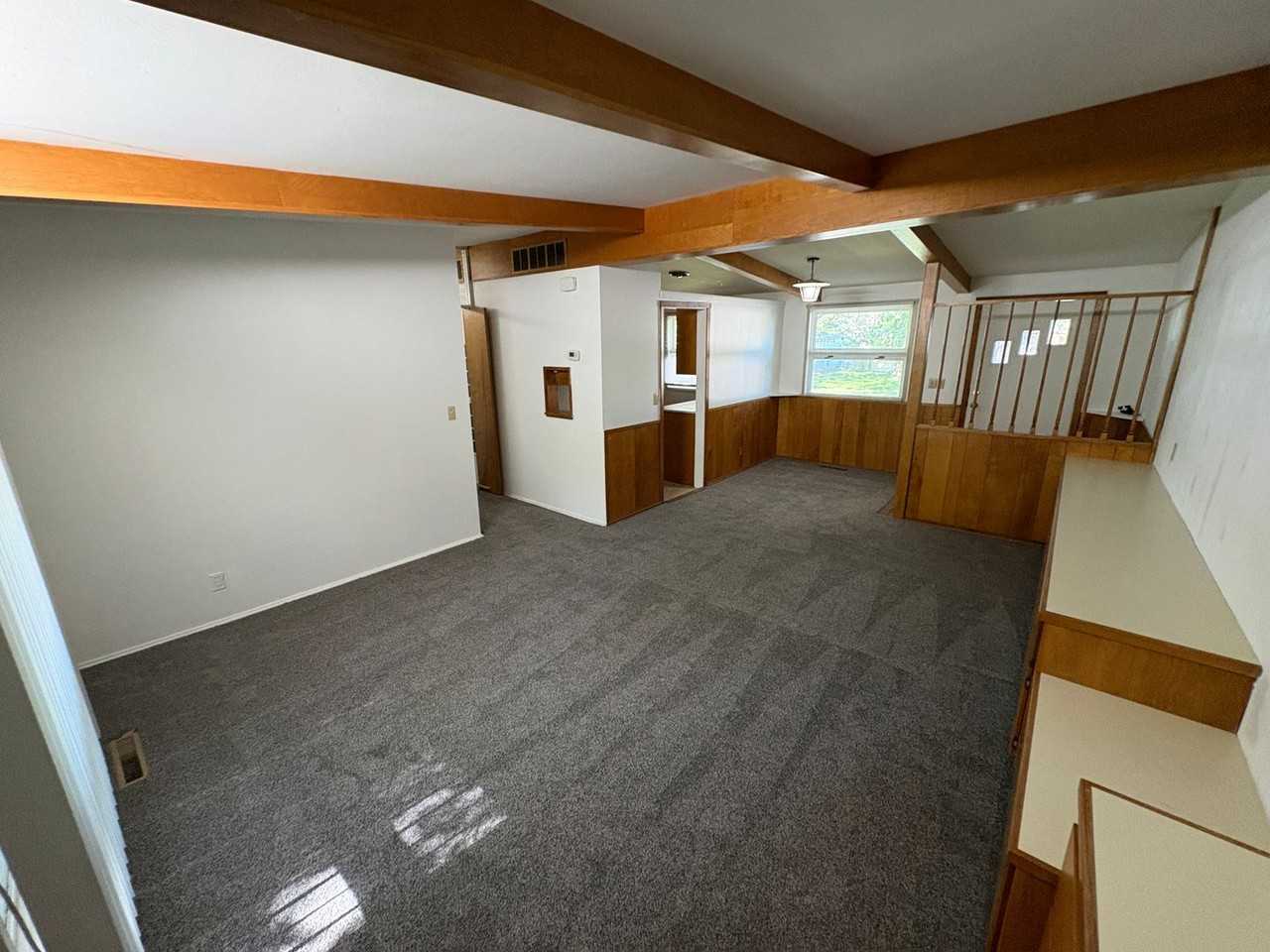 632 Eastborough Ln - Photo 4 of 26